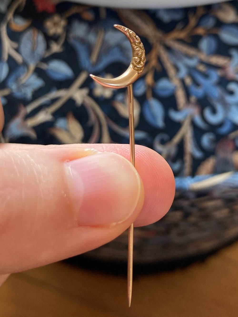 Antique Victorian Crescent Moon Engraved Detail Gold-Filled Cravat Pin/Stick Pin - Picture 4 of 8